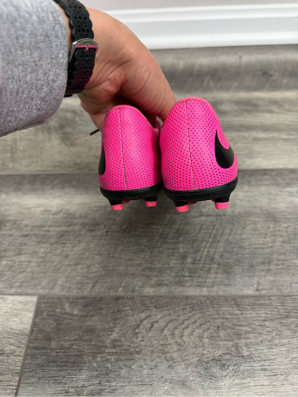 Nike Kids Pink Soccer Cleats‎ - Picture 6 of 13